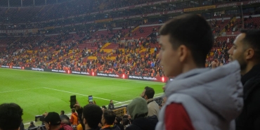 Galatasaray-Taraftari-Rams-Park8217i-Costurdu-Binlerce-Aslan-Saha-Kenarinda-featured