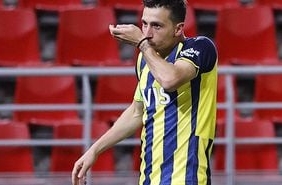 taraftarlar-saskin-fenerbahcede-mert-hakan-yandas_259b88f114_amp
